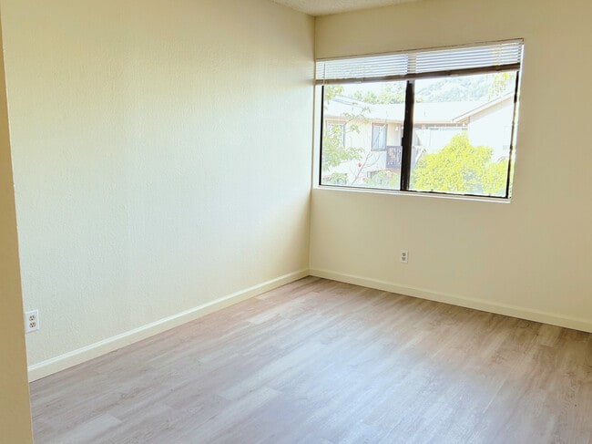Bed2 - Garden Court Apartments