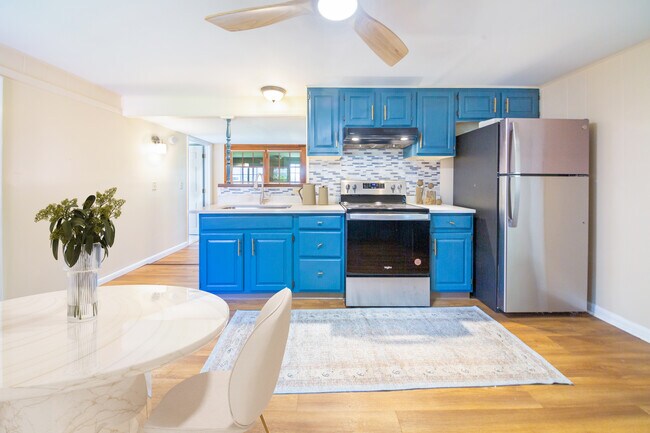 Kitchen with brand new stainless steel appliances - 47 Pitkin St House