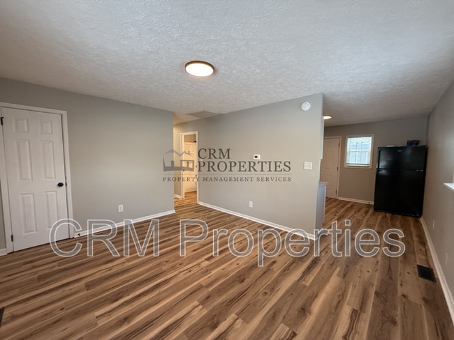 Foto del edificio - 5805 Lance Dr