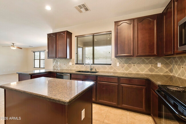 Building Photo - 6209 S 43rd Dr