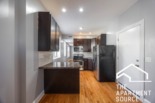 Foto del edificio - 4452 N Sheridan Rd