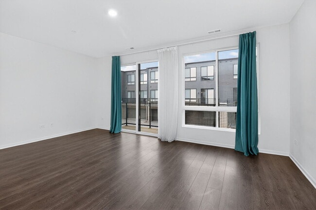 Building Photo - 1276 Lakepointe Dr