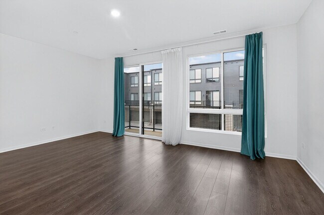 Foto del edificio - 1276 Lakepointe Dr