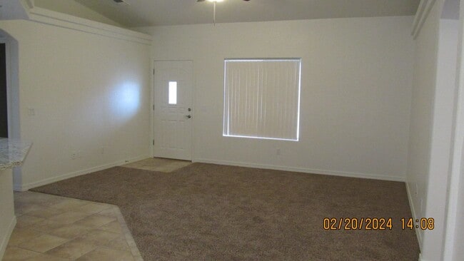 Foto del edificio - 3 bed 2 bath 2 car garage near high school