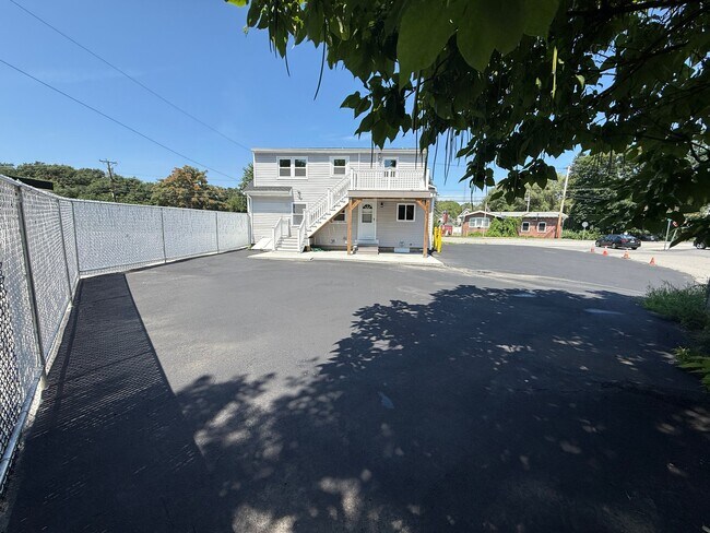 Building Photo - 177 Swan St