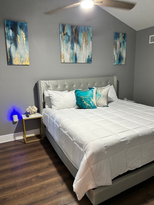 King Bedroom - 279 Chatsworth St
