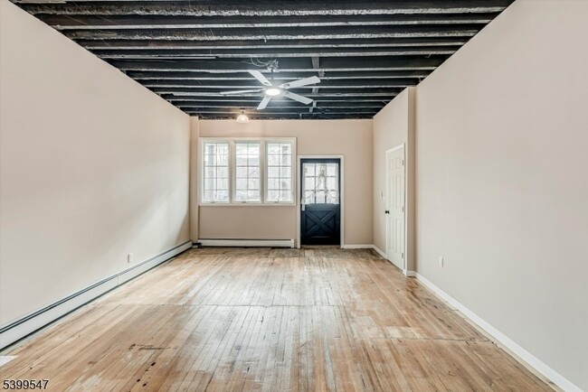 Building Photo - 239 Water St