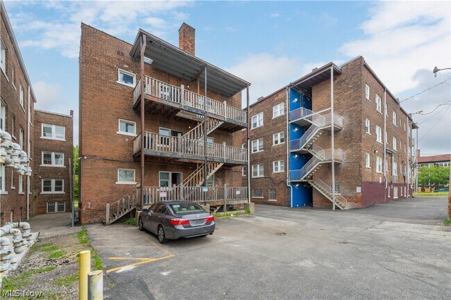 Foto del edificio - 14120 Superior Rd