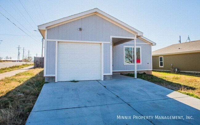 Building Photo - 1520 E 8th St