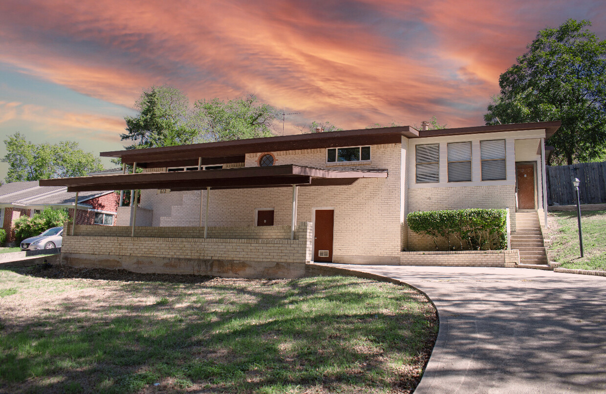 Primary Photo - 612 Misty Glen Ln