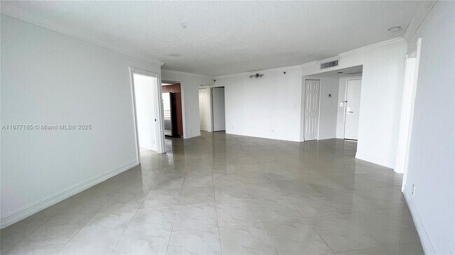Foto del edificio - 3300 NE 192 St