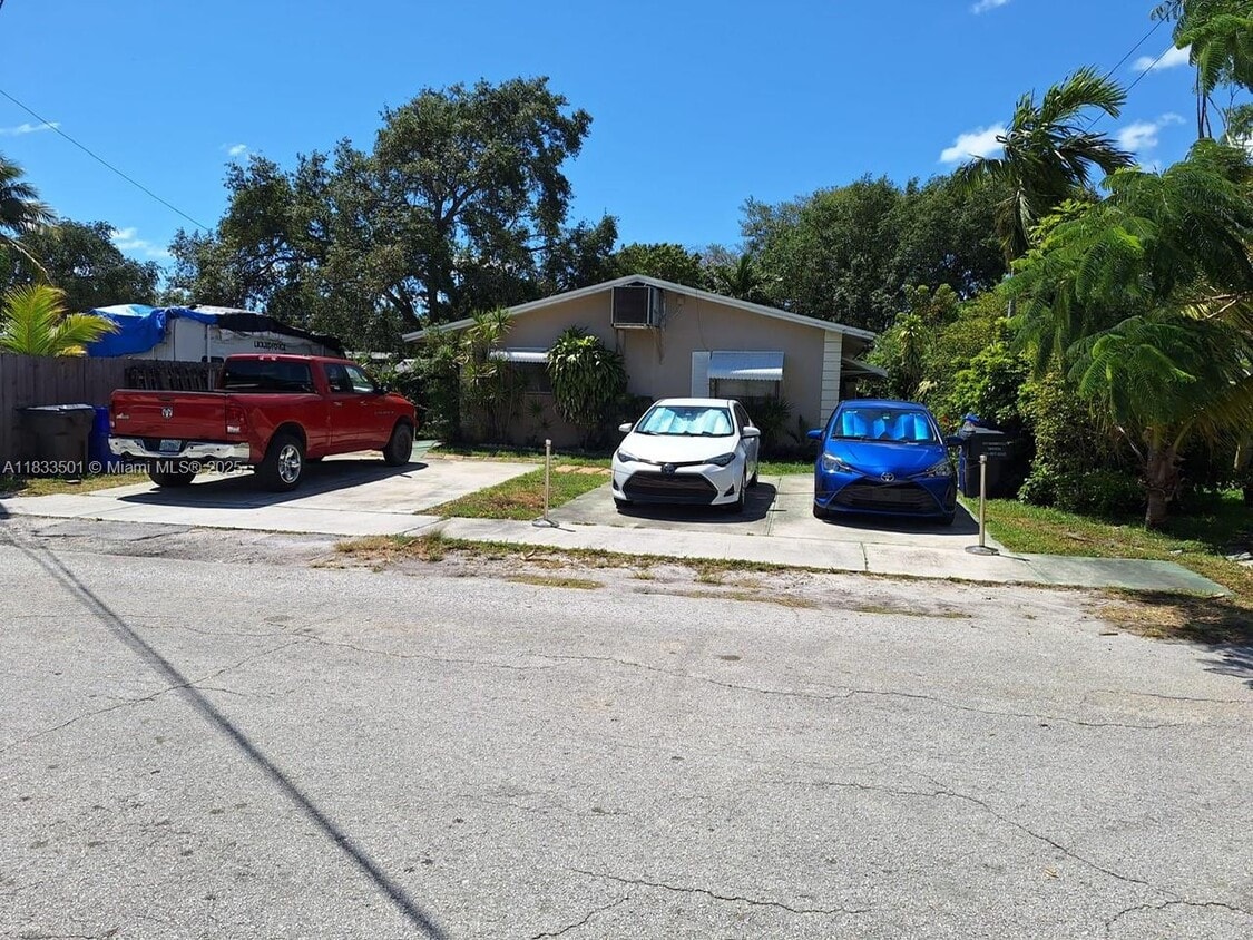 Primary Photo - 2610 Hayes St