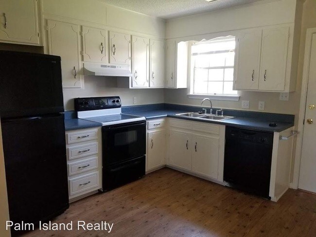 Building Photo - 4804 Tradewinds Dr