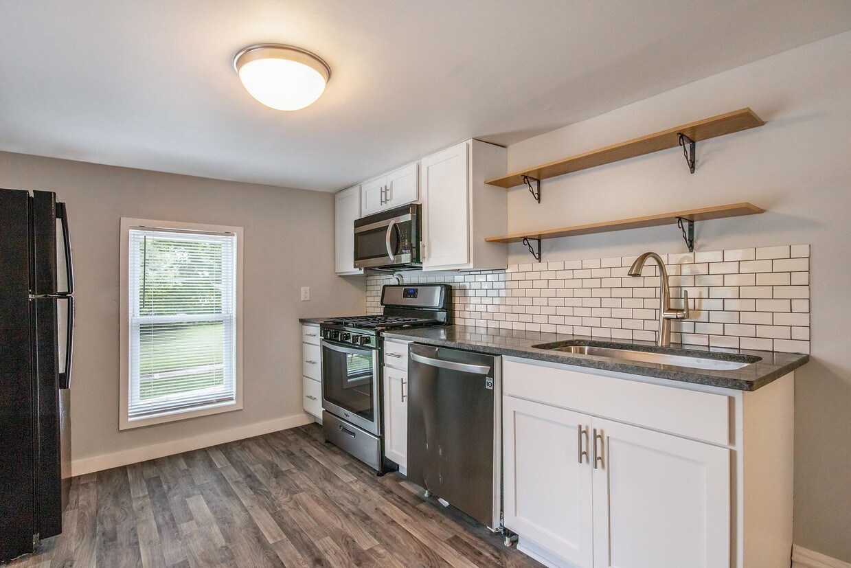 Foto principal - 800 Clancy Ave NE