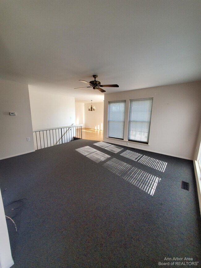 Foto del edificio - 40149 Newport Dr