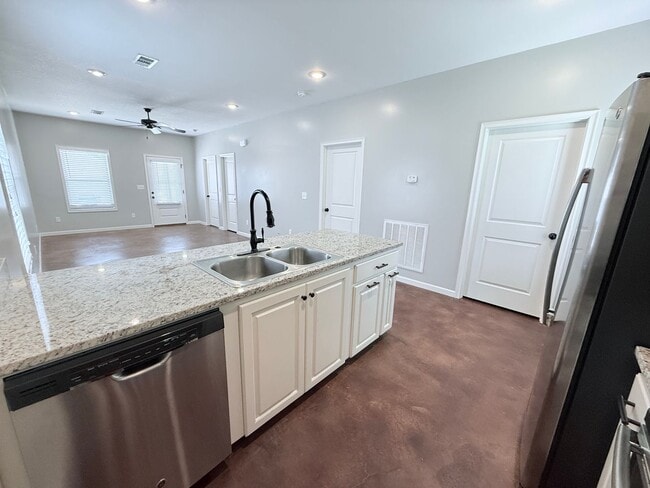 Building Photo - 103 Private Rd 4017