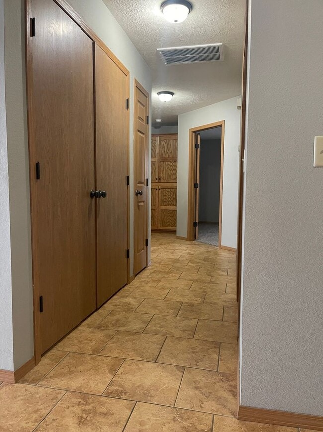 Foto del edificio - 705-707 E Watermill Cir