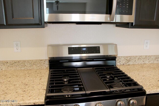 Foto del edificio - 4788 Cpt Isaac Camacho Pl