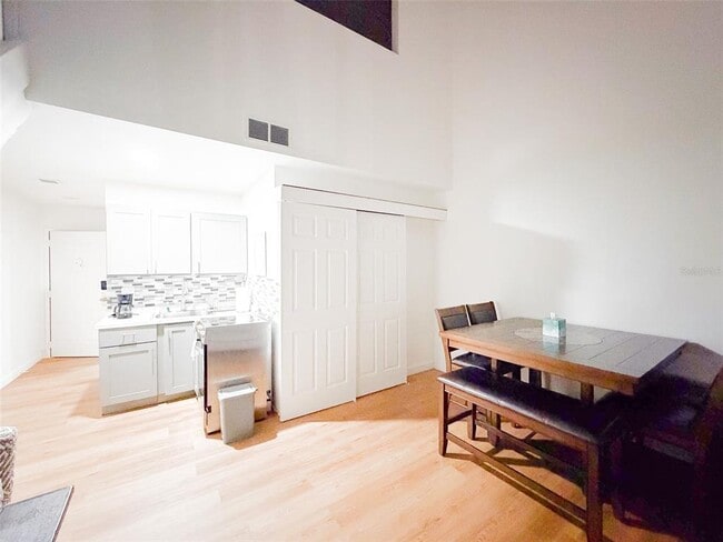 Foto del edificio - 10246 Turkey Lake Rd