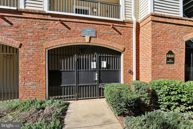 Foto del edificio - 4860 Eisenhower Ave