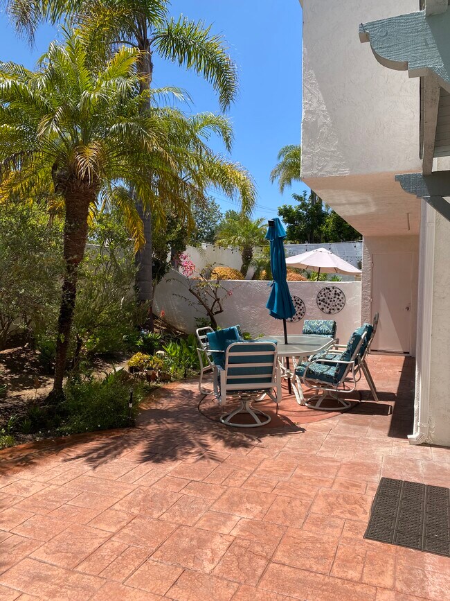 Patio interior - 3648 Azure Cir