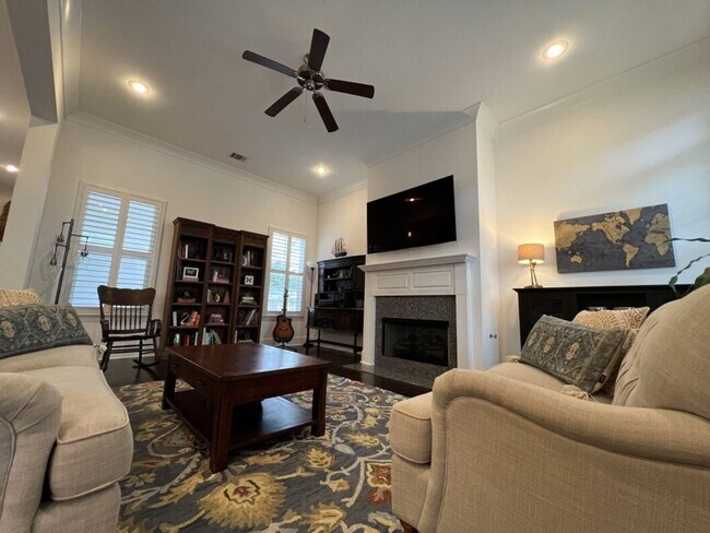 Foto del edificio - Luxury 4BR Home in Americana | 11 Ft Ceilings, Courtyard Living & Furnished Option