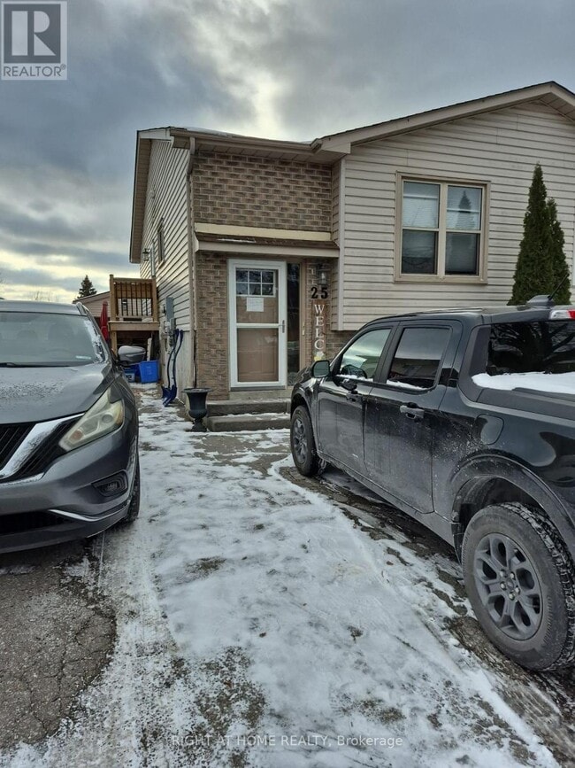 Building Photo - 25 Wellington Ave E