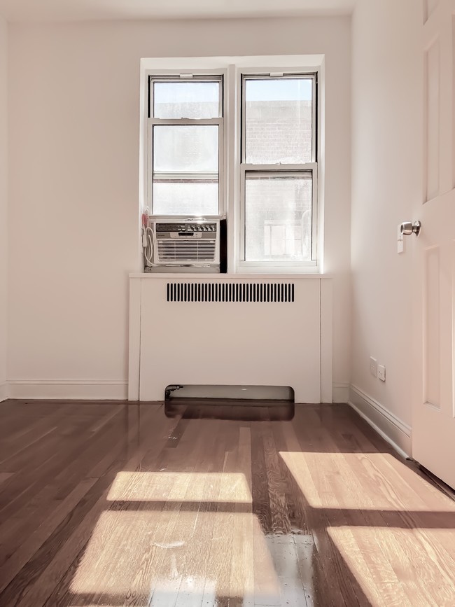 Building Photo - 360 W 55th St