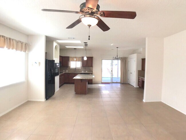 Foto del edificio - Spacious 2 bedroom home in gated 55+ Community w/ community pool in Bernalillo/Rio Rancho. Close ...