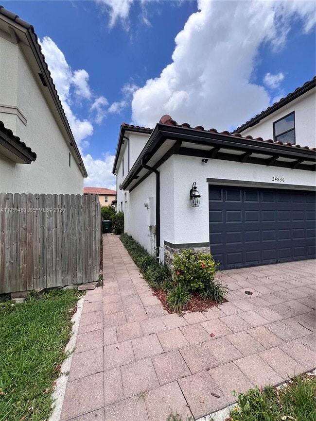Building Photo - 24836 SW 118th Ave