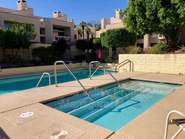 Foto del edificio - 999 Village Square S