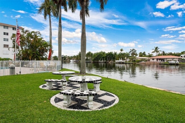 Foto del edificio - 1881 Middle River Dr