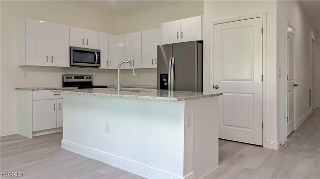 Building Photo - 8069 Sherwood Cir