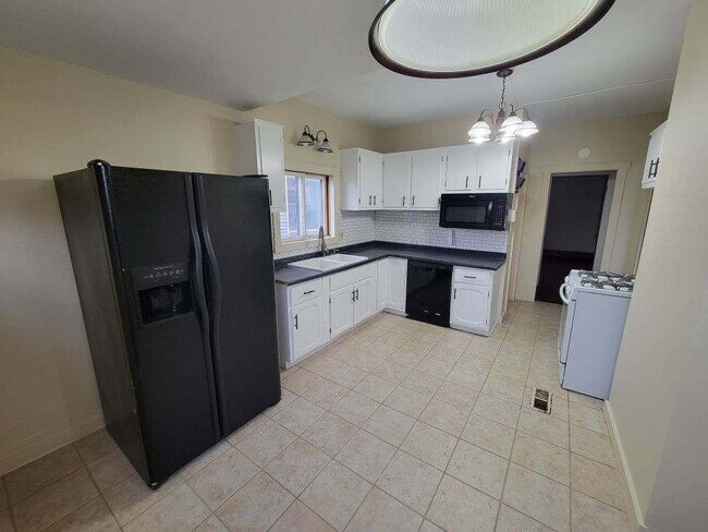 Foto del edificio - 3221 S Harrison St