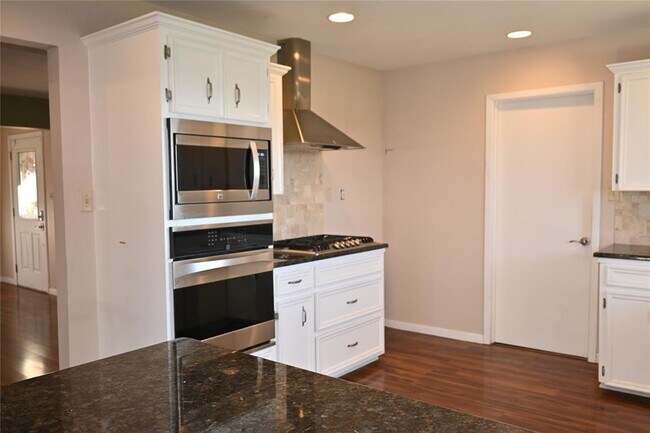 Foto del edificio - 18512 Carlson Ln