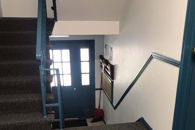 Interior entry - 245 Regency Park Dr