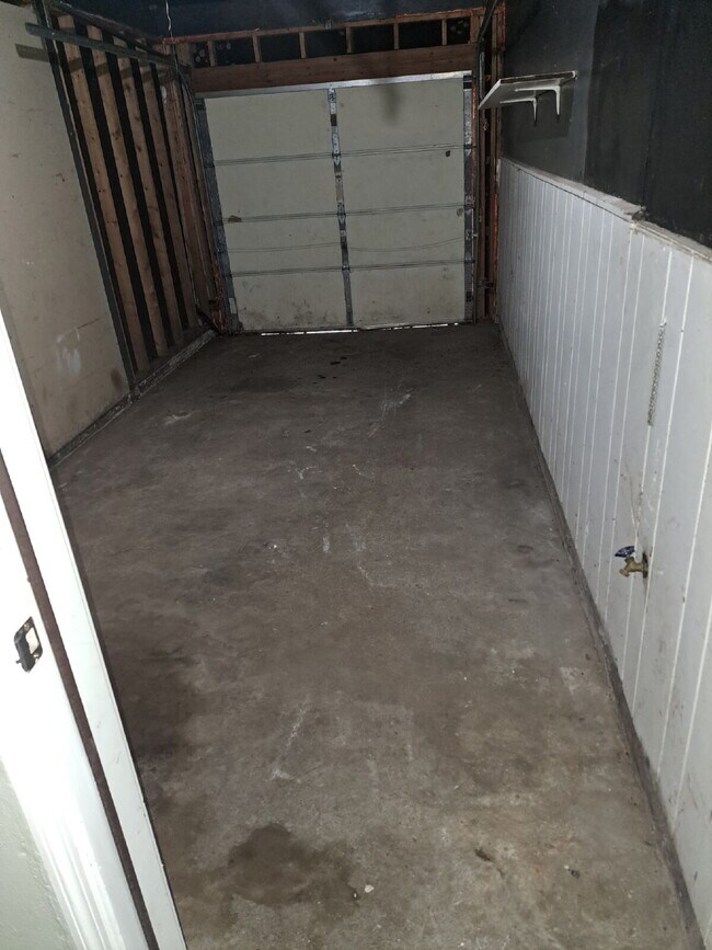 Building Photo - "3-Bedroom Home in Saint Louis with 922 Sq...