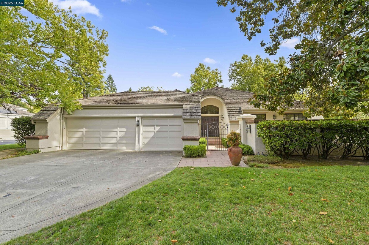 Foto principal - 51 Deer Meadow Ln