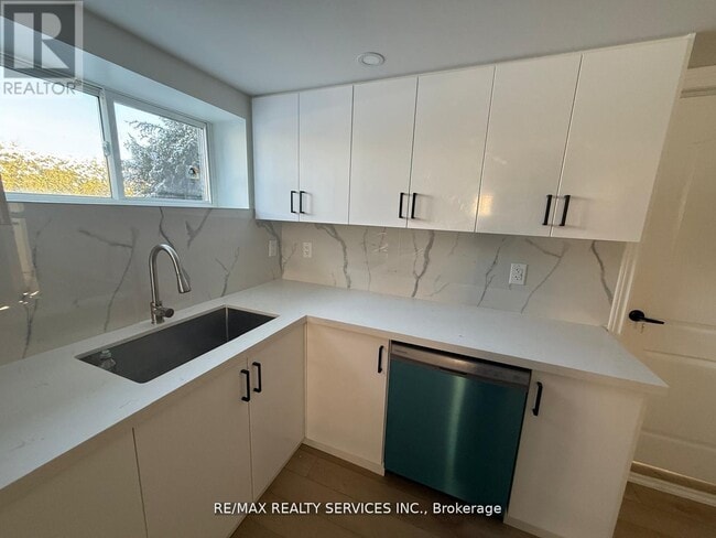 Building Photo - 234 Morden Rd