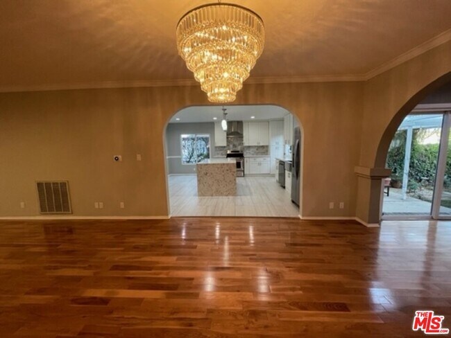 Foto del edificio - 4834 Noble Ave