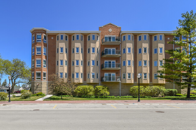 Building Photo - 100 W Roosevelt Ave