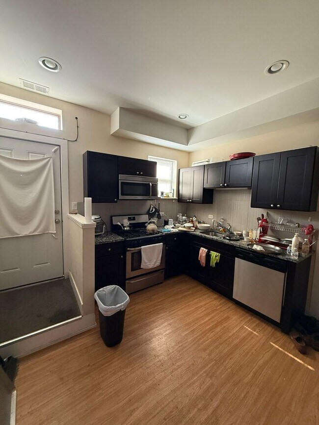 Foto del edificio - 4461 W Lawrence Ave
