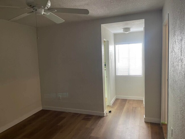 Foto del edificio - 241 E 8th St