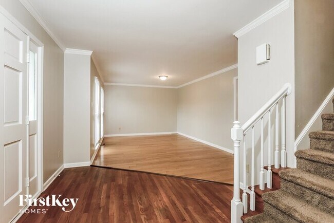 Foto del edificio - 1400 Heatherbrook Dr