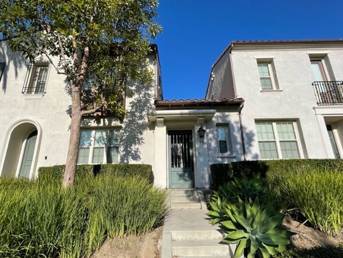 Large Condo in AwardWinning Woodbury House Rental in Irvine, CA
