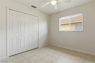 Building Photo - 516-518 SE 5th Pl