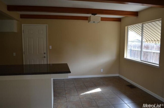Building Photo - 733 W Turner Road - Lodi