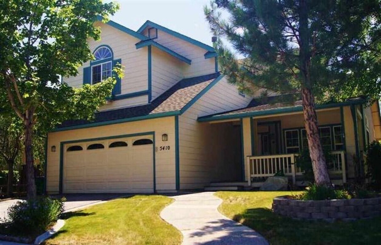 Foto principal - 5 Bedroom Home in Northwest Reno