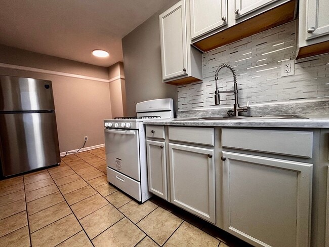 Building Photo - Cozy & Convenient Studio Apartment in Fair...
