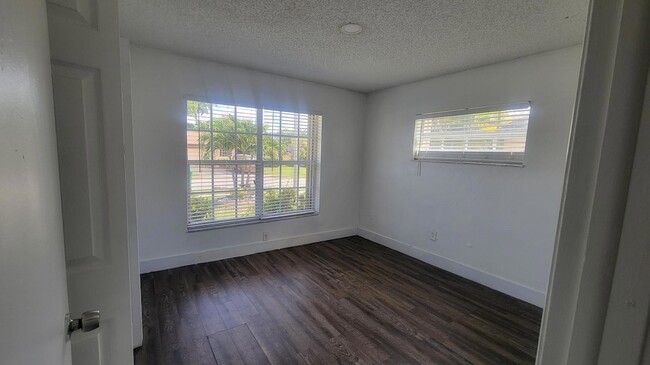 Foto del edificio - 9520 W Daffodil Ln